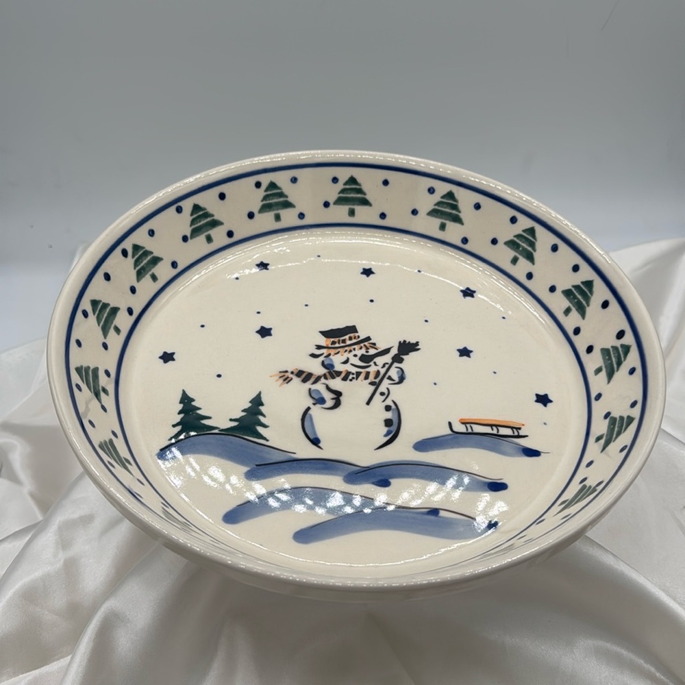 Boleslawiec Polish Pottery pie plate featuring a snowman design. 10” diameter